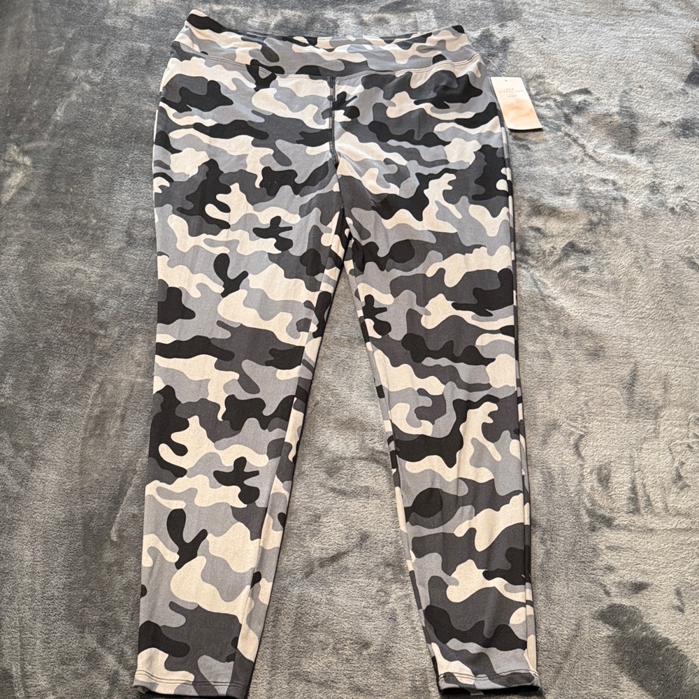 New Directions Black and Gray Camouflage womens XL Leggings